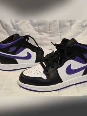 Nike Jordan 1 Mid (PS) Youth Black/White/Purple Sneakers Size 1.5Y